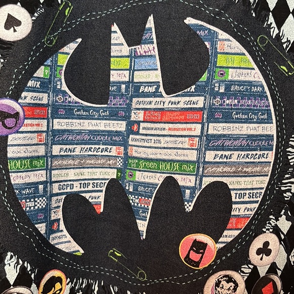 Batman the freaks come out at night graphic T-shirt - Picture 3 of 8